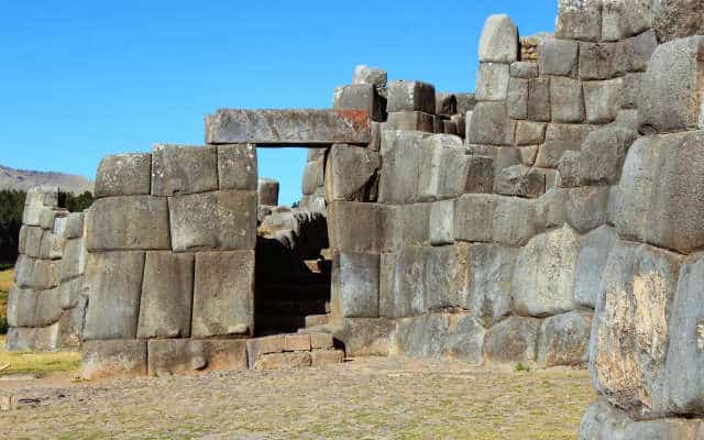 fortaleza sacsayhuaman