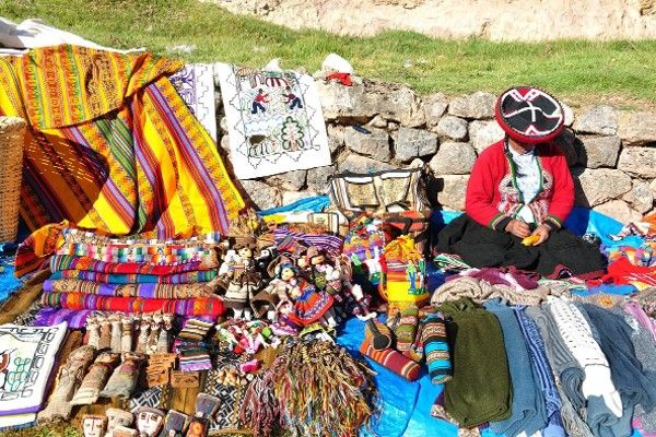 mercado de artesanias de chinchero Cusco